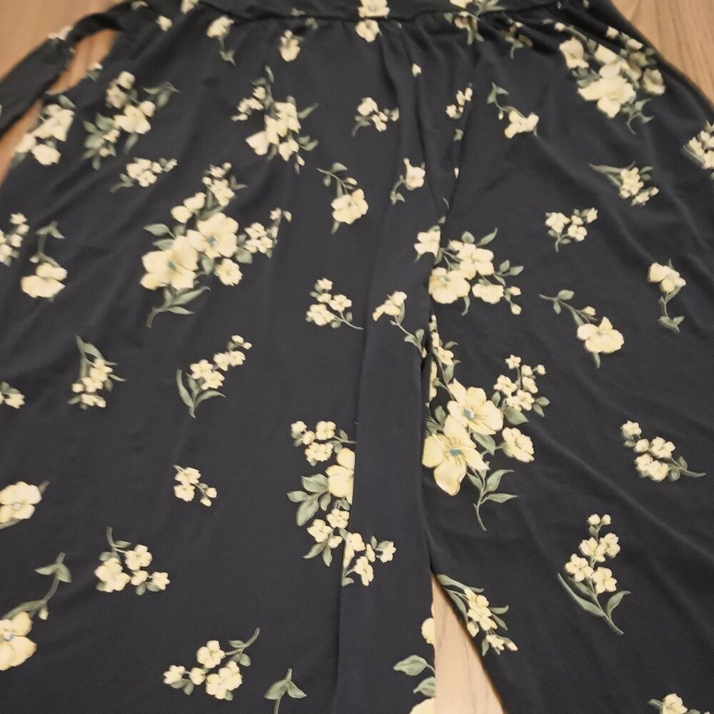 Kaileigh Size 1X Navy and Yellow Floral Cropped Wide Leg Jumpsuit - Picture 15 of 16